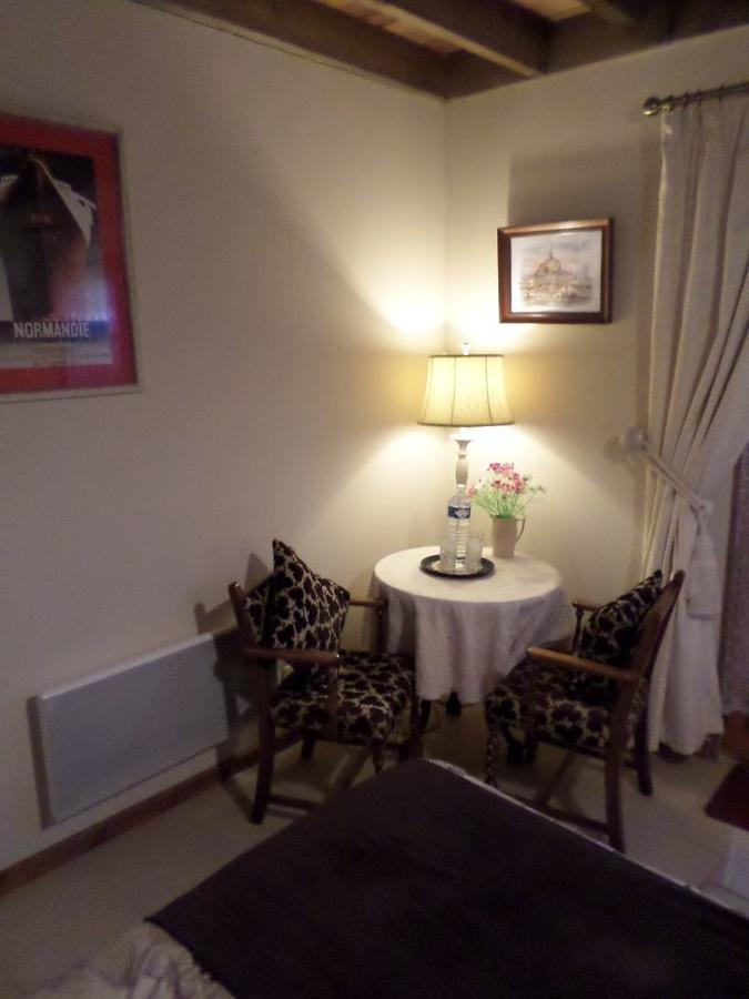La Chevallerie B&B Isigny-le-Buat Exterior foto